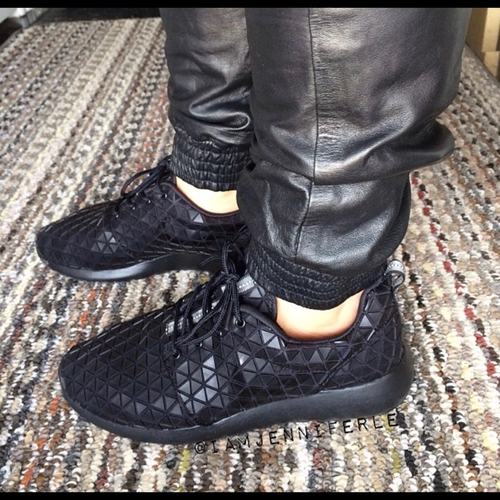 Women’s Nike Roshe Run Metric